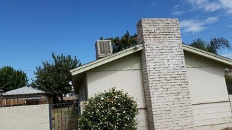 1702 Shamrock Way, Unit 6 in Bakersfield, CA - Building Photo