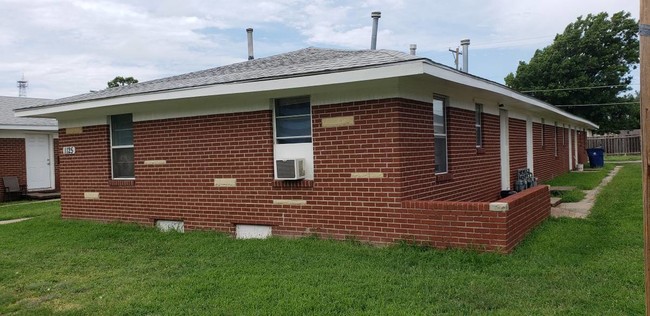 1129 N Kansas St, Unit A in Wichita, KS - Building Photo - Building Photo