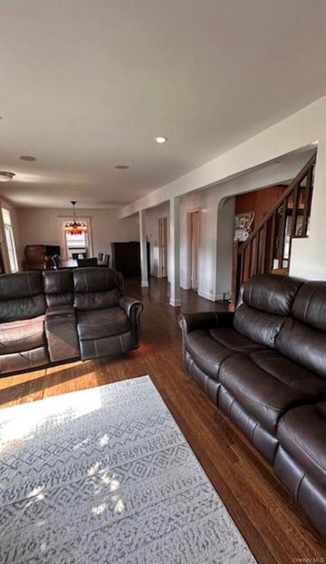 422 St Agnes Pl in Franklin Square, NY - Building Photo - Building Photo