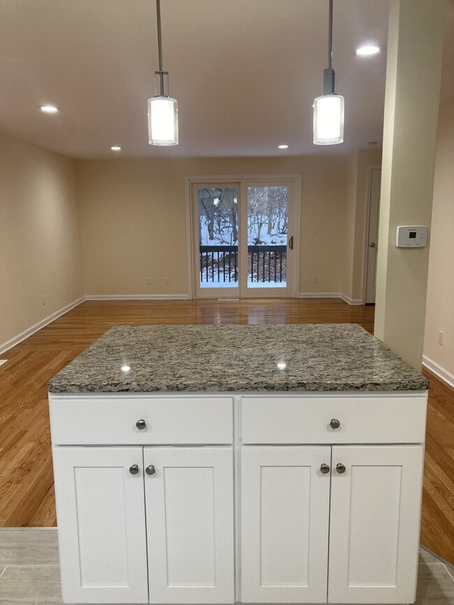 30 Mansfield Dr, Unit 905 in Northford, CT - Foto de edificio - Building Photo
