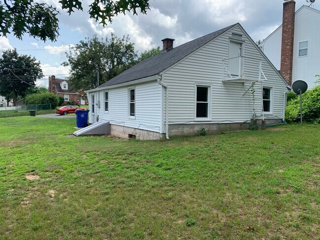 6 Miller Ter in Windsor Locks, CT - Building Photo - Building Photo