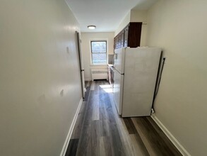 194-3 37th Ave in Queens, NY - Foto de edificio - Building Photo