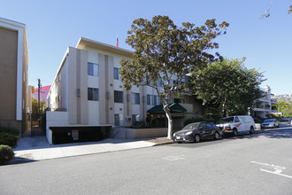 711 Westmount Dr in West Hollywood, CA - Building Photo - Building Photo