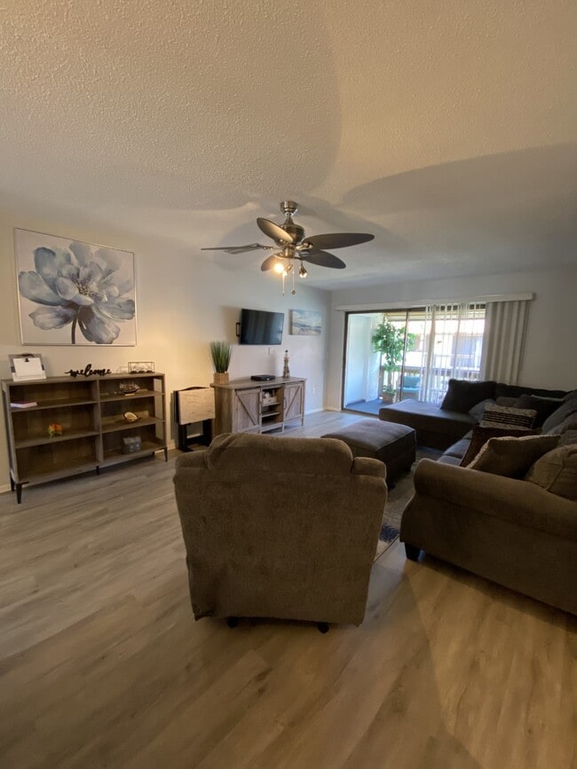 1634 Stickney Point Rd, Unit 201 in Sarasota, FL - Building Photo - Building Photo