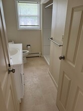 10 Hemlock St in Worcester, MA - Building Photo - Building Photo