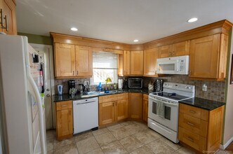 30 1/2 Bartlett Ave in Norwalk, CT - Building Photo - Building Photo