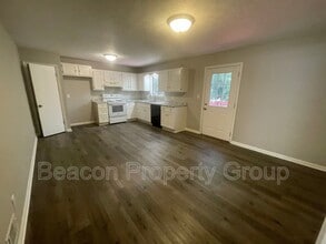 15 Lynn Cir in Newnan, GA - Foto de edificio - Building Photo