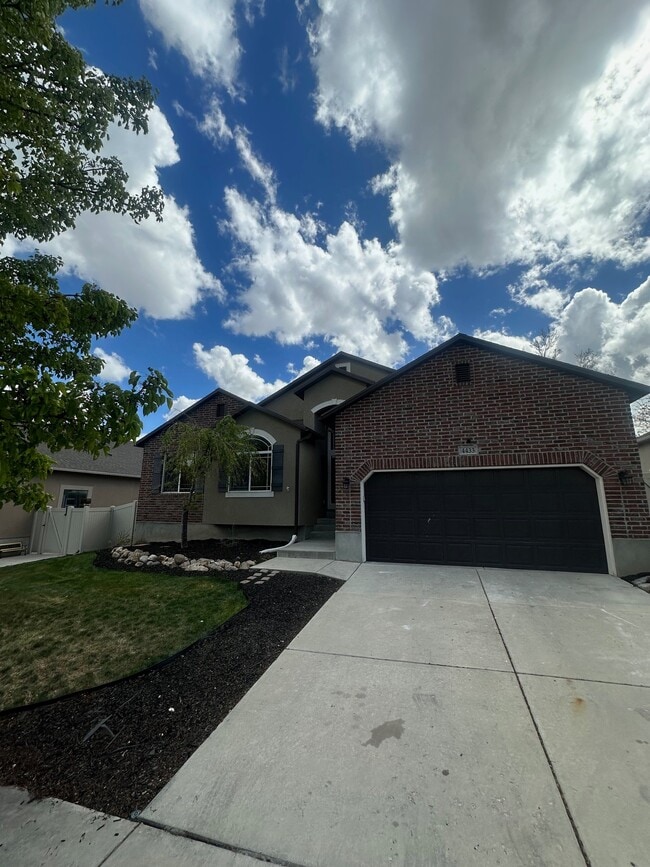 property at 4433 Mankato St