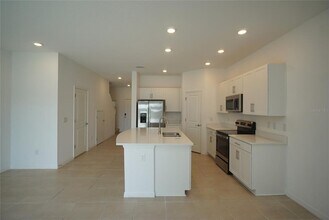 2407 Paravane Wy in Wesley Chapel, FL - Building Photo - Building Photo