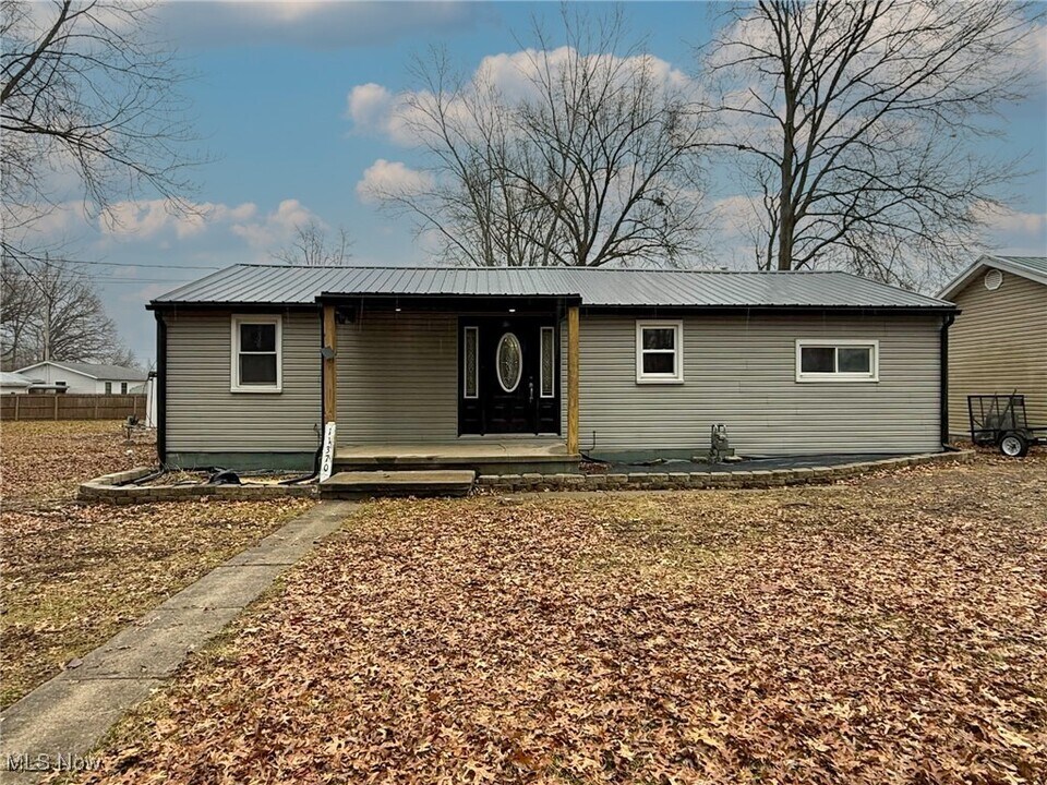 11370 Parkside Ave NE in Alliance, OH - Building Photo