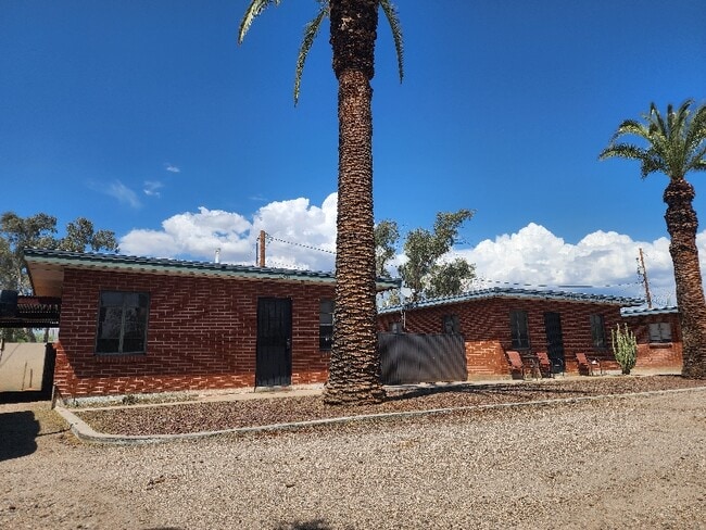 property at 2531 N Edith Blvd