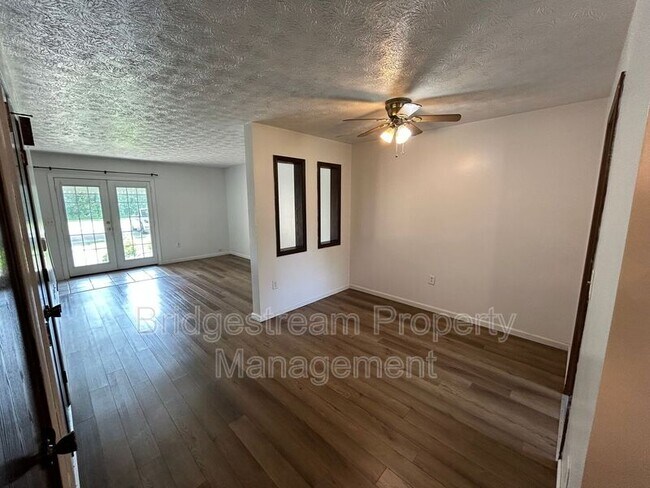 7734 Betsy Ross Cir
