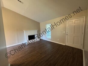 5806 Carved Oak Cir in Charlotte, NC - Building Photo - Building Photo
