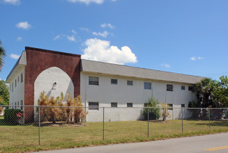 Granada Apartments in Lauderdale Lakes, FL - Building Photo - Building Photo