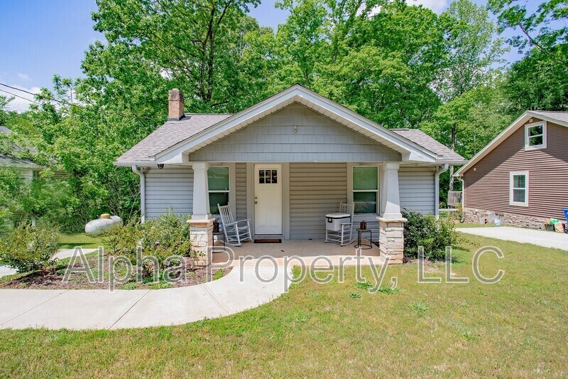 109 Tubbs Mountain Rd in Travelers Rest, SC - Building Photo
