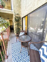 837 N West Knoll Dr, Unit 104 in West Hollywood, CA - Foto de edificio - Building Photo