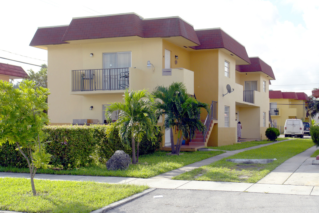 26 W 31st St in Hialeah, FL - Building Photo