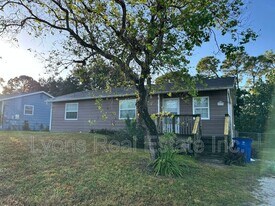 4717 Douglas Ln in Lehigh Acres, FL - Building Photo