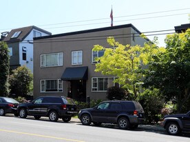 2426 W 4th Ave in Vancouver, BC - Building Photo