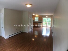 706 Fuller Rd in Hermon, ME - Building Photo - Building Photo