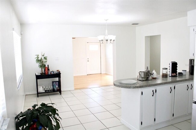 3402 E Fern St in Tampa, FL - Building Photo - Building Photo