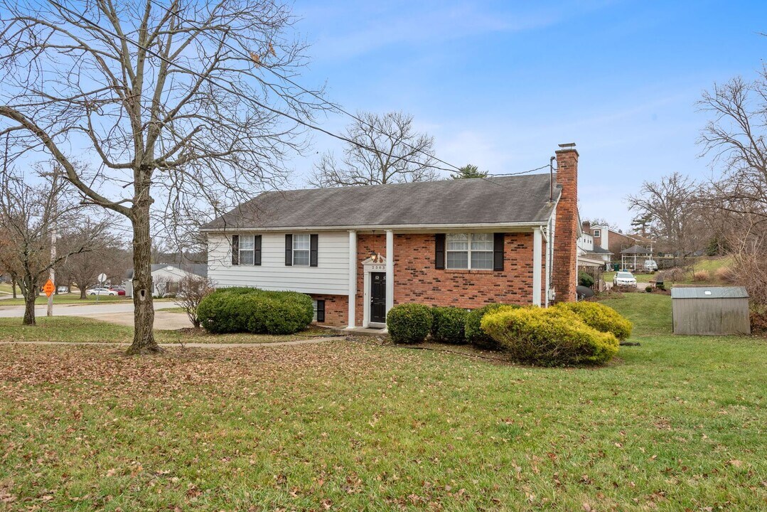 2583 Fleetwood Ave in Cincinnati, OH - Building Photo