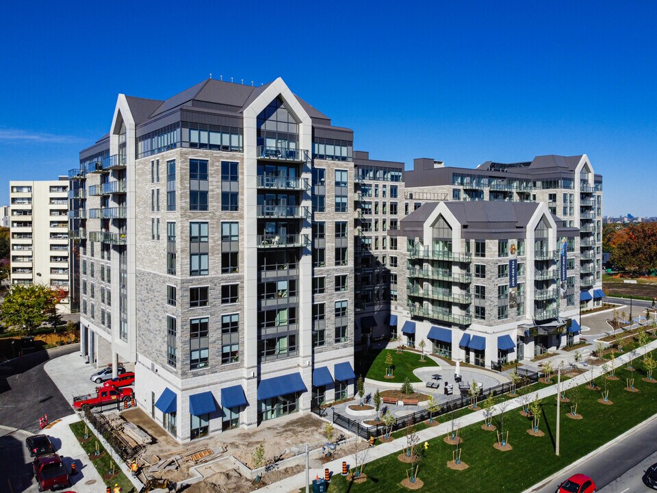 Parkland on Eglinton West in Toronto, ON - Building Photo