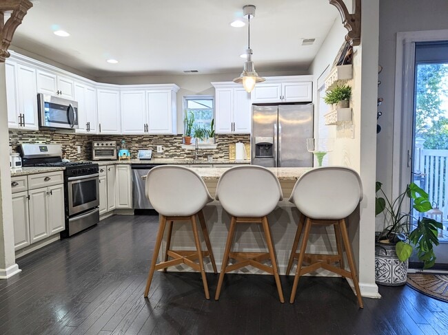 119 Mt Prospect Ave, Unit Main Level