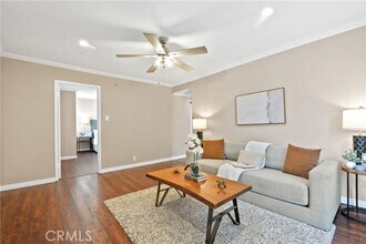 13439 Roselle Ave in Hawthorne, CA - Foto de edificio - Building Photo