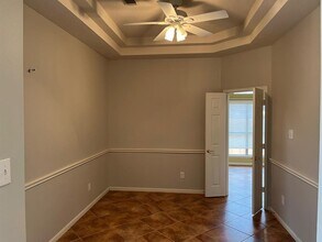 5719 Ames Crossing in Sugar Land, TX - Building Photo - Building Photo