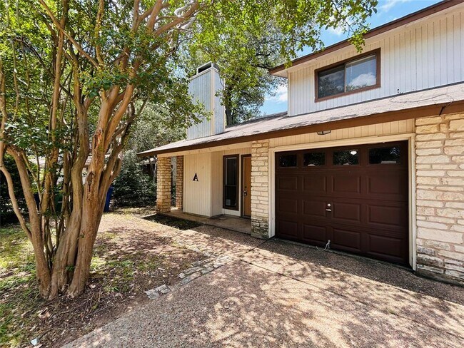 7001 Winedale Dr in Austin, TX - Building Photo - Building Photo
