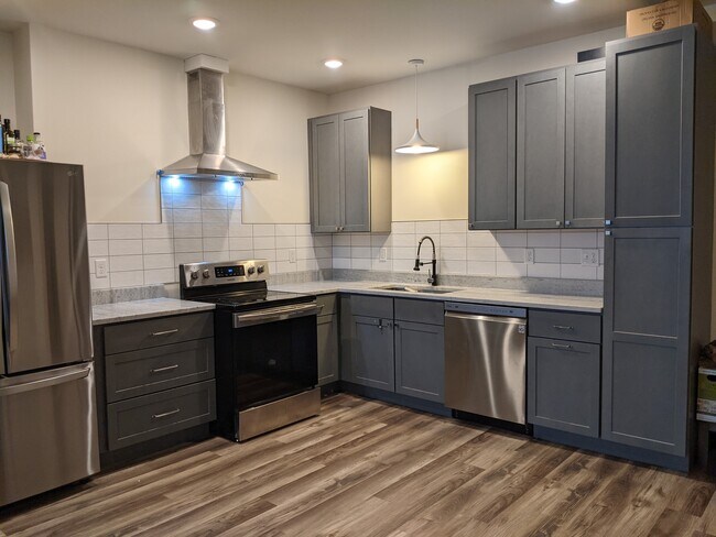 31 Powers Rd, Unit 101 in Asheville, NC - Foto de edificio - Building Photo