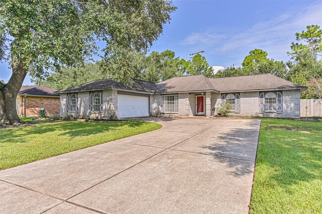 property at 1115 W Castlewood Ave