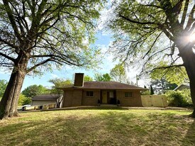 732 Hillgate Rd in Paducah, KY - Building Photo