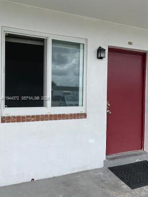 7011 Pembroke Rd in Pembroke Pines, FL - Building Photo - Building Photo