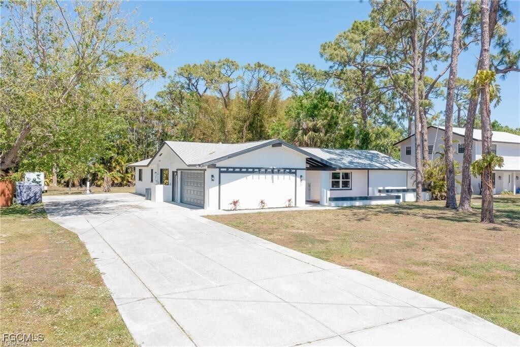 1846 Seafan Cir in North Fort Myers, FL - Foto de edificio