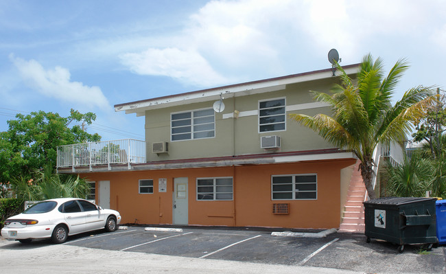 321 SE 15th Ave in Deerfield Beach, FL - Building Photo - Building Photo