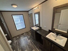 73 Eisenhower St in West Branch, IA - Building Photo - Building Photo