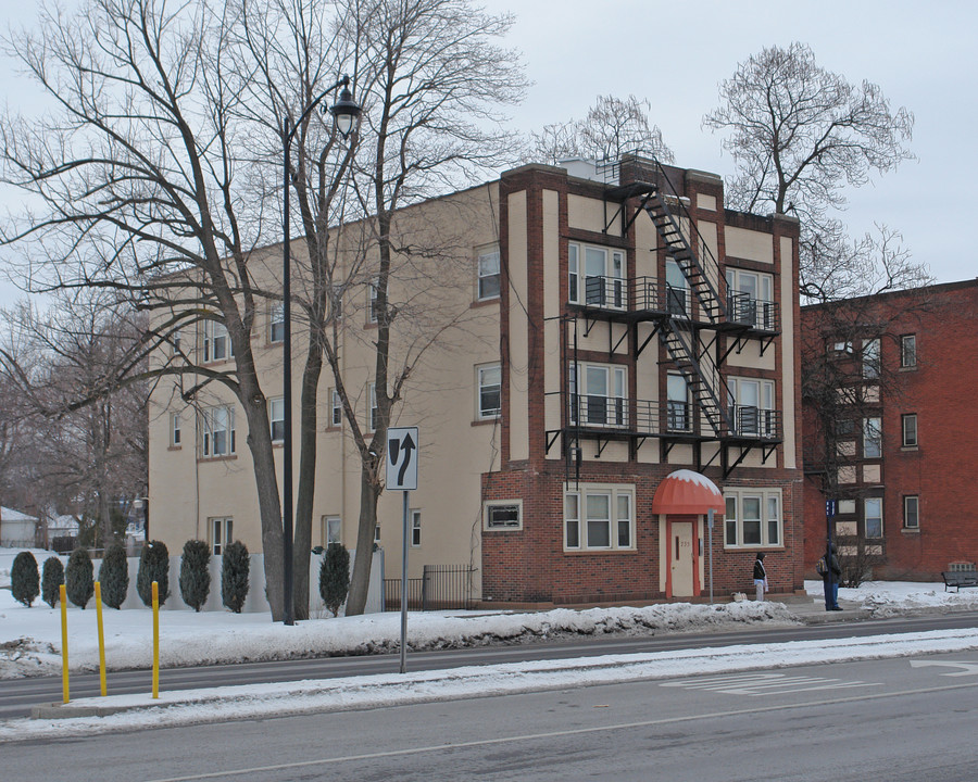 755 Lake Ave in Rochester, NY - Building Photo