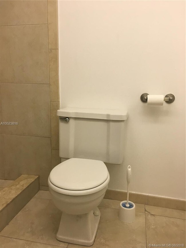 17570 Atlantic Blvd-Unit -215 in Sunny Isles Beach, FL - Building Photo - Building Photo