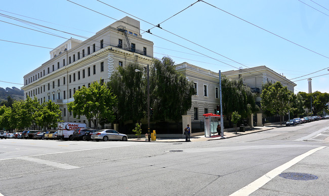 Mercy Family Plaza in San Francisco, CA - Foto de edificio - Building Photo