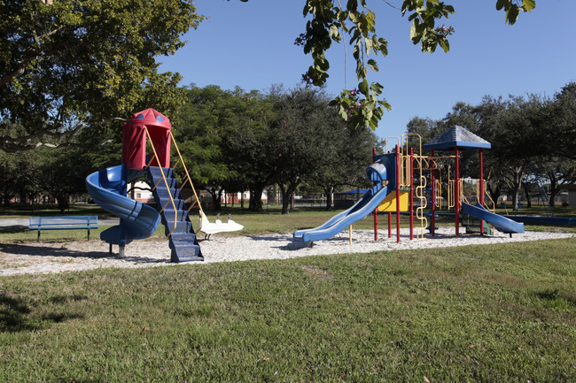 Halcyon in Hollywood, FL - Building Photo - Building Photo