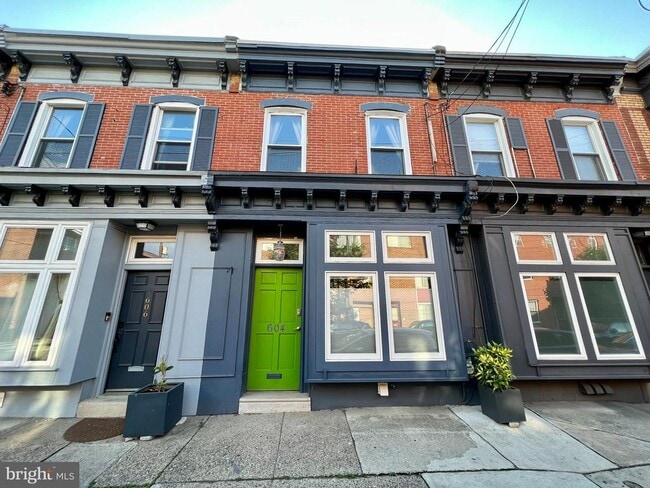 property at 604 S 12th St