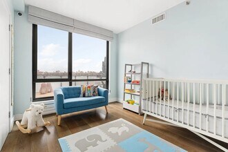 50 Greenpoint Ave in Brooklyn, NY - Building Photo - Building Photo