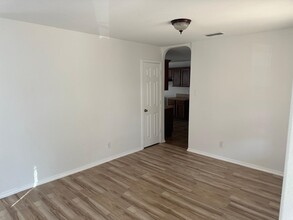 2512 Alegria St in Laredo, TX - Building Photo - Building Photo