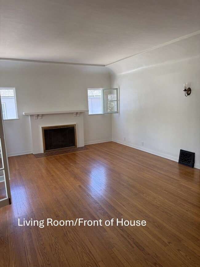 2090 E Mountain St, Unit 0 in Pasadena, CA - Foto de edificio - Building Photo