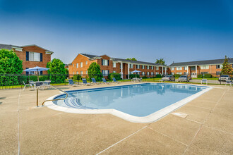 Georgian Manor in Sterling Heights, MI - Foto de edificio - Building Photo