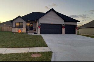 1469 N Lyon Ave in Republic, MO - Building Photo