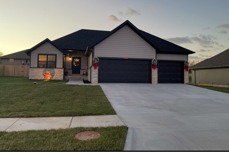 1469 N Lyon Ave in Republic, MO - Building Photo