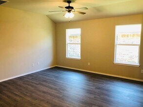 332 Chalk Hill Ct in Edmond, OK - Building Photo - Building Photo